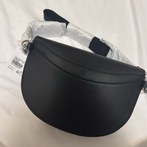 🆕🌵 LAST ONE Lululemon Cactus Material Saddle Crossbody Bag 2L - Black - Picture 7 of 7